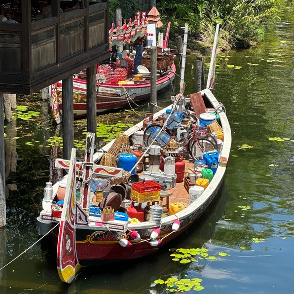 Meet your Posher, Laura - Picture 1 of 5